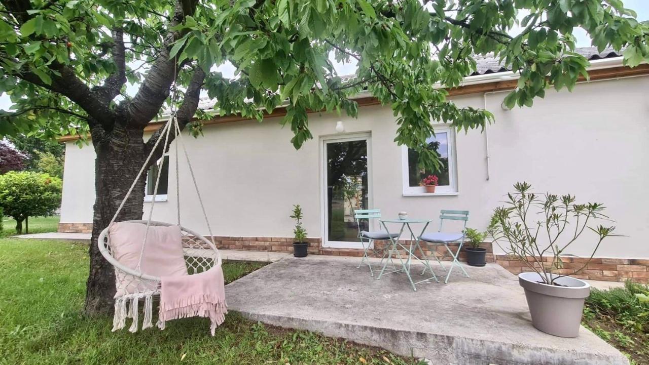 Eletvirag Rezidencia Es Vendeglak Apartment Egerszalok Exterior photo